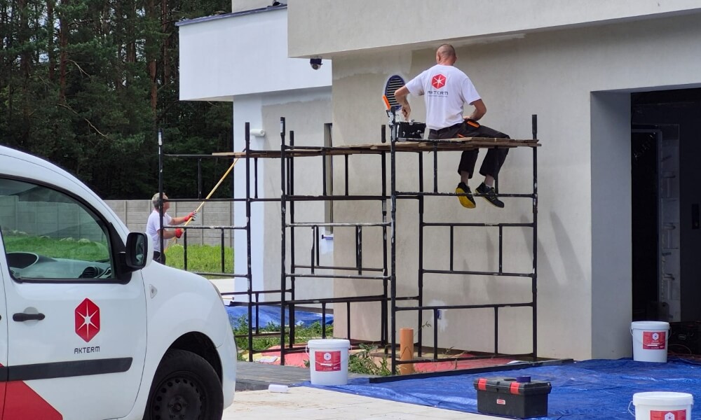 Ocieplanie cegły na biało